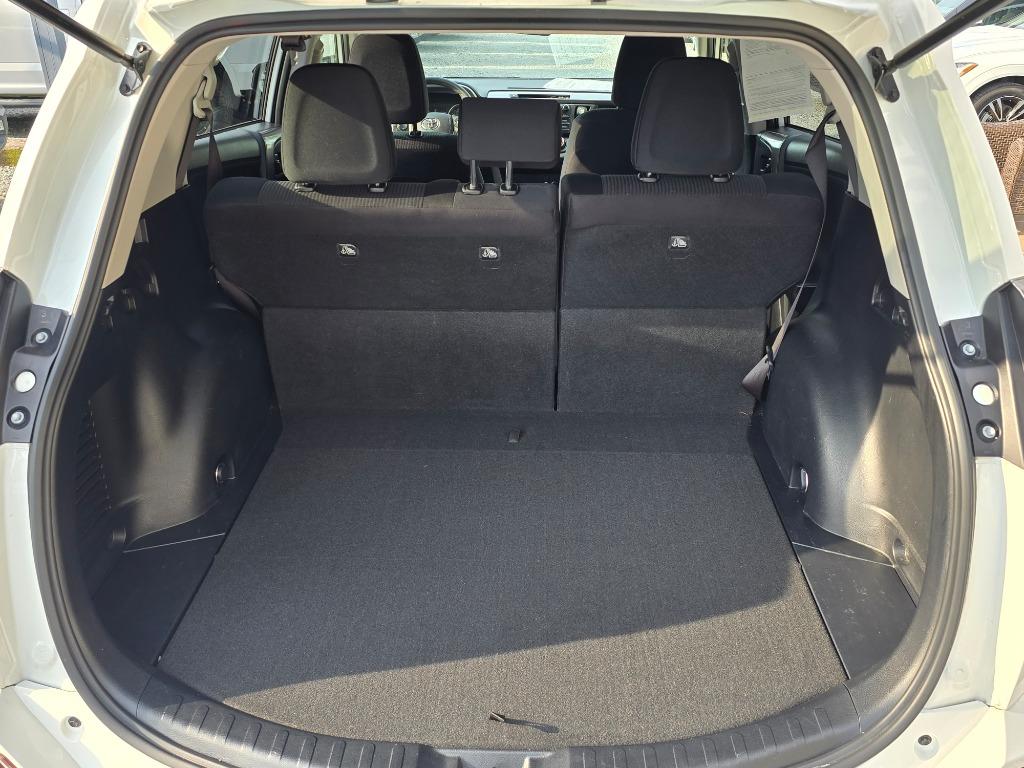 2017 Toyota RAV4 LE photo